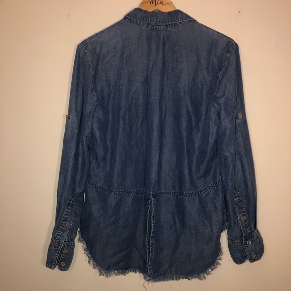 Anthropologie Cloth & Stone Split Back Chambray Button Down Blue Size Medium - Picture 6 of 11
